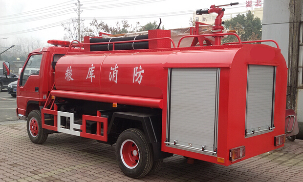 福田时代消防洒水车 4吨水