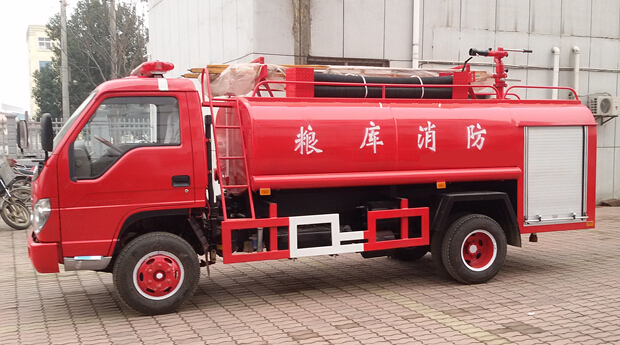 福田时代消防洒水车 4吨水