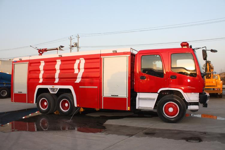 五十铃双桥12方泡沫消防车 工厂直供一手货源，高效灭火新选择